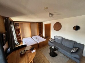Interior - Outside: studio for 2 people with balcony overlooking the Matterhorn, located in a residence with el (St-Luc)
