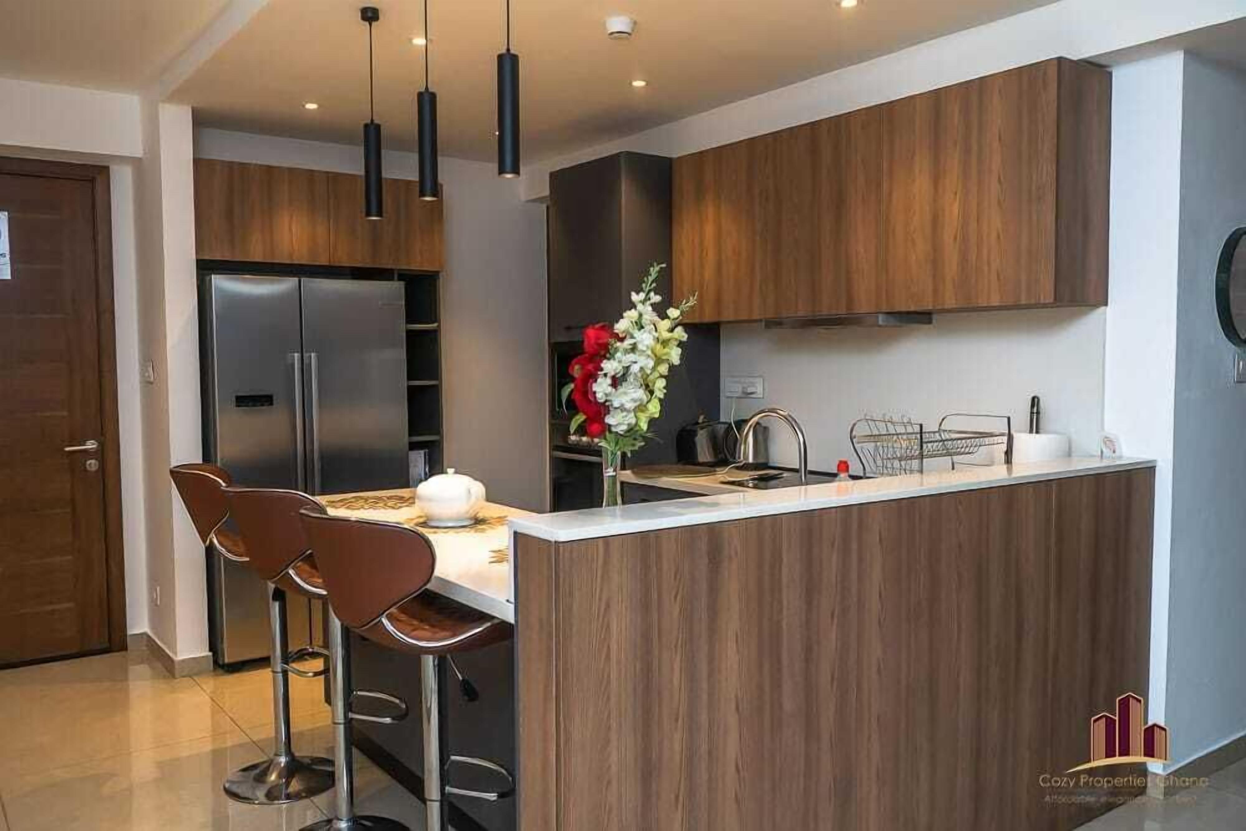 Familienapartment, Stadtblick | Essbereich im Zimmer