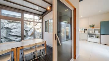 2 bedrooms, free WiFi