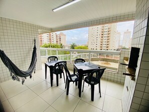 Dining - Badahouse Aviation: Comfort, family, and the sea. (Praia Grande)