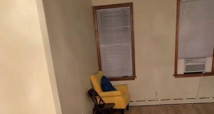 Quiet 2-bedroom apartment with AC and laundry in peaceful location