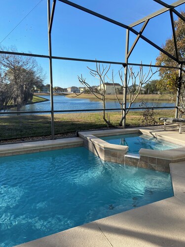 Tranquil 4-bedroom house on the lake with amazing sunset views.