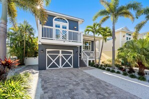 Exterior - Private Pool - Tropical Smiles by SeaBreeze Vacation (Holmes Beach)