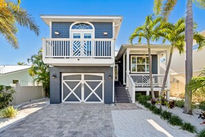 Exterior - Private Pool - Tropical Smiles by SeaBreeze Vacation (Holmes Beach)