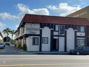 Exterior - Sunrise inn (Gardena)