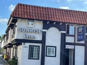 Exterior - Sunrise inn (Gardena)