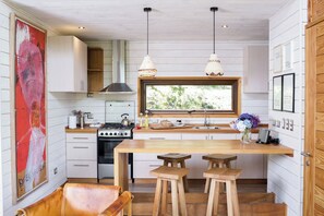 Réfrigérateur, micro-ondes, four, cafetière/bouilloire