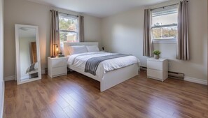 3 bedrooms, desk, WiFi