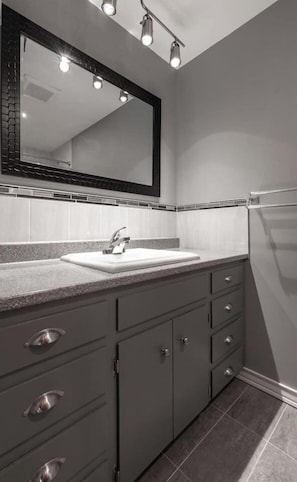 Bathroom - Sydney Retreat | 3BR, 2 Bath Home with Deck & BBQ (Sydney)