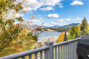 Property grounds - Lake Dillon Views! Sunny Ski Days & Spring Fun (Dillon)