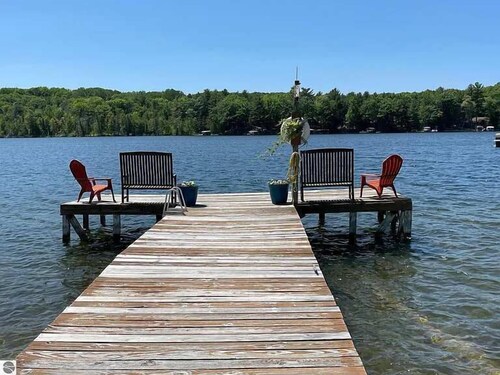 Cozy Clam Lake Waterfront Cottage w/ Kayaks