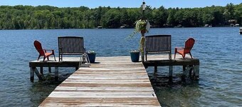 Cozy Clam Lake Waterfront Cottage w/ Kayaks