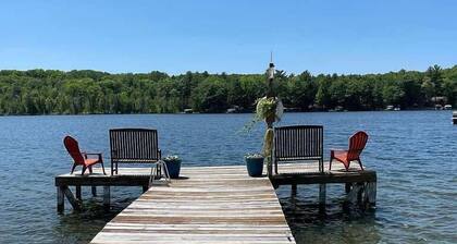 Cozy Clam Lake Waterfront Cottage w/ Kayaks