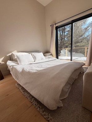 3 bedrooms, desk, iron/ironing board, WiFi - Luxury Catskills Sauna Retreat -Haven On The Manor (Livingston Manor)