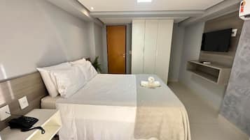 Apartamento família, para não fumantes, vista para a piscina | Wi-Fi de cortesia