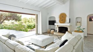 Interior - Villa for 15 people - Private pool - Air conditioning - WiFi - Sainte Maxime - 5-star rated (STE MAXIME)