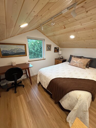 NAUTICAL NEST  1-bedroom cottage in cozy Homer, perfect for a relaxing getaway!