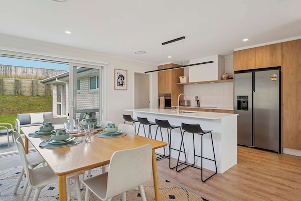 Life on the Rise has a modern and spacious kitchen and dining area opening out to the back patio.