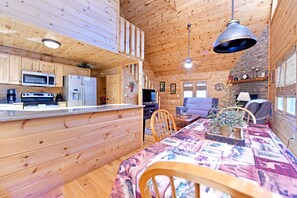 Dining - No Agenda Cabin | Pet-Friendly Blue Ridge Cabin with Hot Tub & Firepit (Blue Ridge)