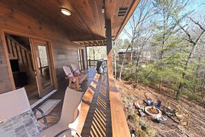 Outdoor dining - No Agenda Cabin | Pet-Friendly Blue Ridge Cabin with Hot Tub & Firepit (Blue Ridge)