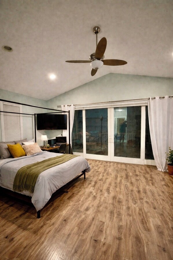 3 habitaciones, tabla de planchar con plancha, wifi y ropa de cama 