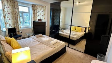 4 bedrooms, iron/ironing board, WiFi, bed sheets