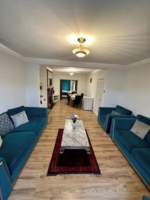 Interior - Bright Richmond Family Home • Garden & Parking (Richmond)