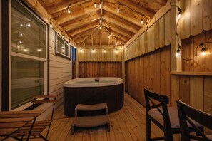 Interior - Midtown 6BD Haven + Private Jacuzzi (Houston)