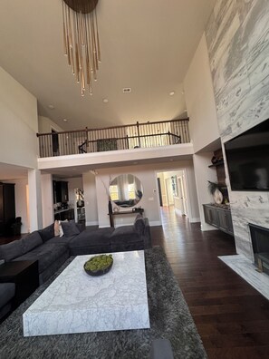 TV, fireplace - Wonderful 5-bedroom house in Atlanta (Atlanta)