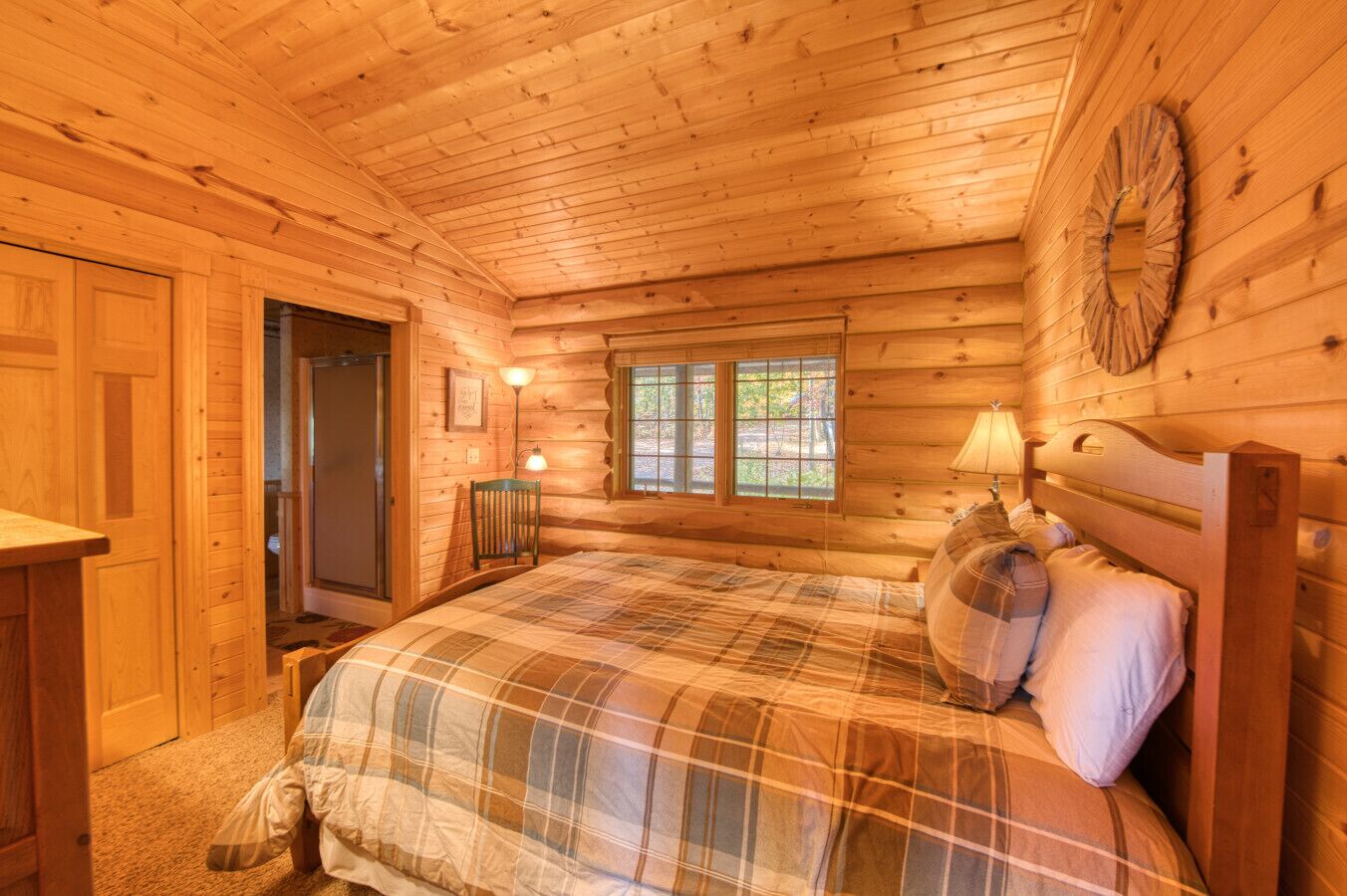 5 عدّة غرف نوم ومكواة/لوح كي وواي فاي وملاءات أسرّة