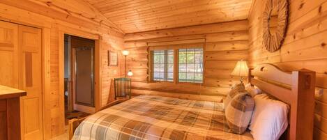 5 bedrooms, iron/ironing board, WiFi, bed sheets