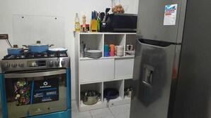 大型冰箱、微波爐、爐台、洗碗機
