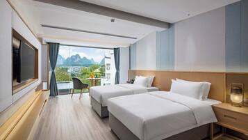 Family Suite | Blackout drapes, soundproofing, iron/ironing board, free WiFi