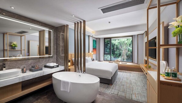 Kamar Double Basic | Tirai kedap cahaya, kedap suara, setrika/meja setrika, dan Wi-Fi gratis