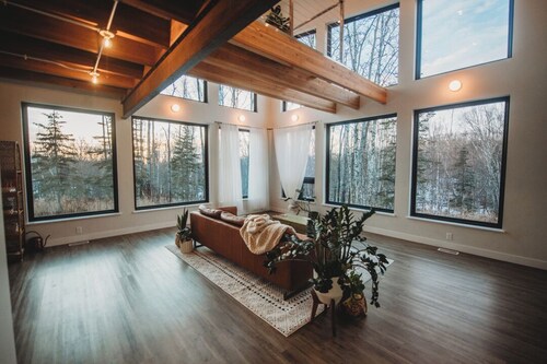 Serene studio at the base of Hatcher Pass, perfect for your getaway