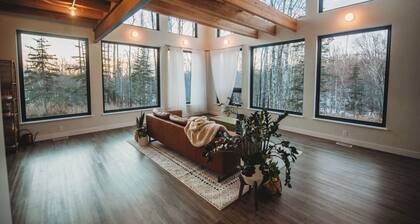 Serene studio at the base of Hatcher Pass, perfect for your getaway