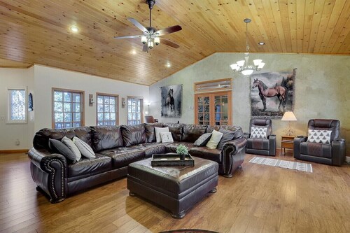 Pine Grove Woodland Escape | Game Room, Fireplace & BBQ