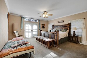 3 bedrooms, desk, iron/ironing board, travel crib