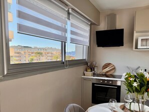Microwave, oven, stovetop - Charming apartment overlooking the church. 3 minutes from the beach! (Cannes)
