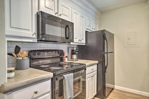 Microondas, horno, parrilla de estufa y lavavajillas 