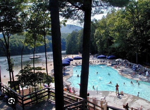 New listing! Cabin Mountain Escape Near Atlanta -  Friends • Family • Romantic