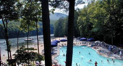 New listing! Cabin Mountain Escape Near Atlanta - Friends • Family • Romantic