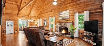 New listing! Cabin Mountain Escape Near Atlanta - Friends • Family • Romantic