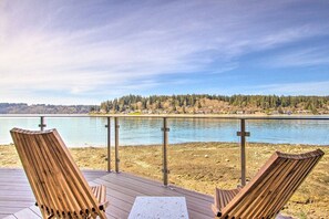 Terrace/patio - Deck & Views: MCM Waterfront Port Orchard Retreat (Port Orchard)