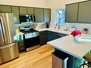 Mikroaaltouuni, uuni, liesi, astianpesukone