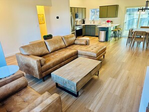 TV - 3-bedroom house, perfect location, amazing views (Flagstaff)