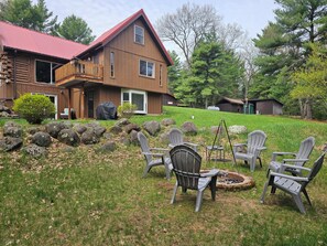 Property grounds - 5-bedroom cabin - Where peaceful vacationing meets nearby adventures  (Wisconsin Dells)
