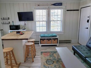 Living area - 2-bedroom condo in Ocean City, MD (Ocean City)