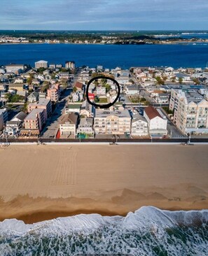 Beach - 2-bedroom condo in Ocean City, MD (Ocean City)