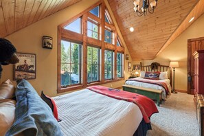 4 bedrooms, iron/ironing board, travel cot, free WiFi - Deschutes Reserve- Riverfront Home with Hot Tub (Sunriver)